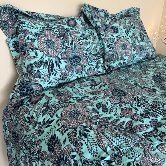 Vera Bradley Full/Queen Comforter and Pillow Shams - Picture 2 of 6